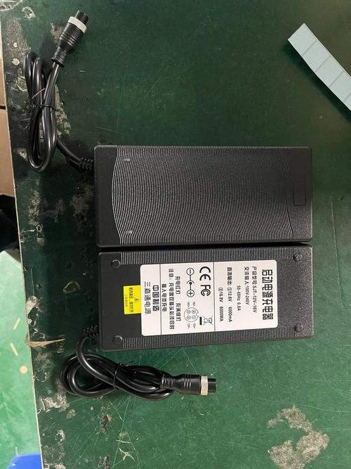 我们的强启电源专用充电器由专业人士精心制造,确保质量和性能