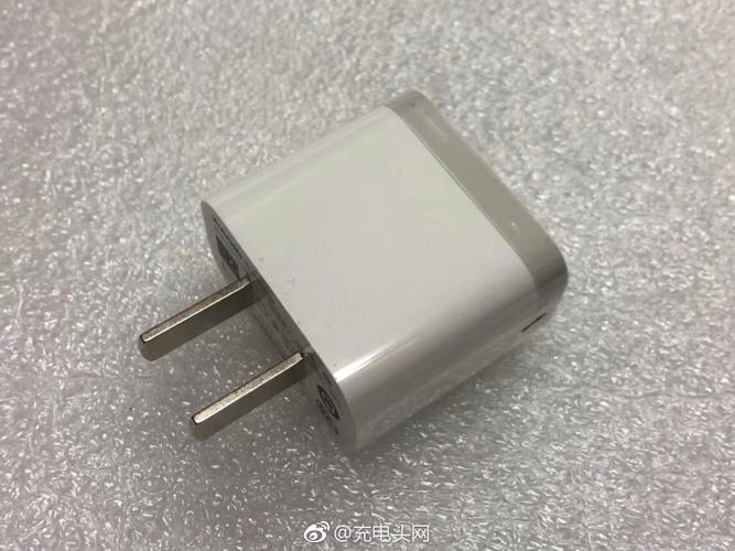 小米新款充电器曝光:比亚迪制造 更小巧时尚